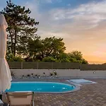 Arktos Sunset Villa *
