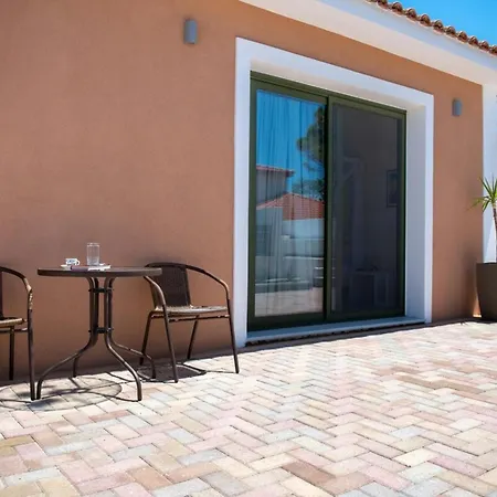 Arktos Sunset Villa *