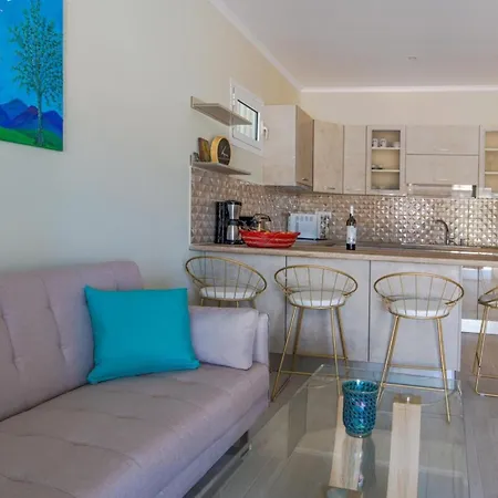 Arktos Sunset Villa Miniá