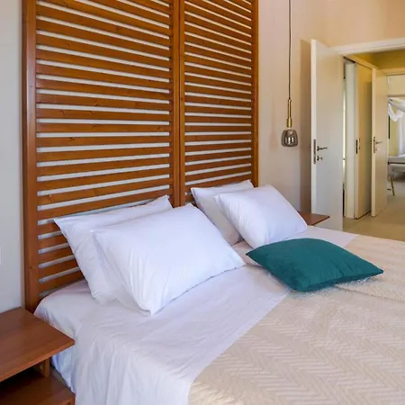 Arktos Sunset Villa Miniá