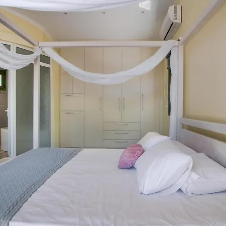 Arktos Sunset Villa Miniá